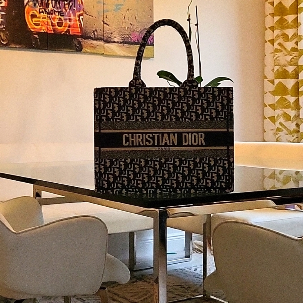 Door Book Tote Medium